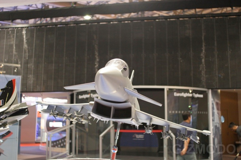 Illustration for article titled Dubai Air Show Has Most Amazing Aircraft and Weapon Models Ever